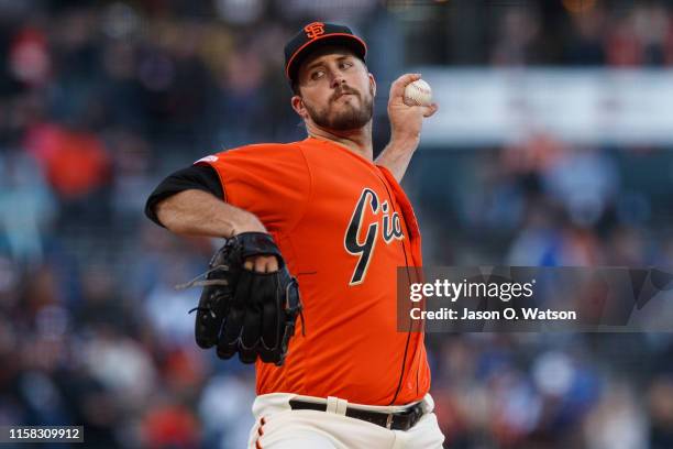 Drew Pomeranz of the San Francisco Giants pitches against the Los Angeles Dodgers during the first inning at Oracle Park on June 7, 2019 in San...