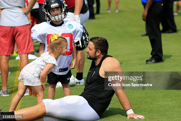 Luke Stocker Atlanta Falcons tight end Luke Stocker and his kids after Training ...