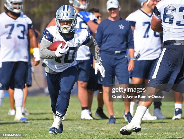 Head coach Jason Garrett looks on as running back Mike Weber Jr. #40 of the Dallas Cowboys runs the ball during training camp on July 28, 2019 in...