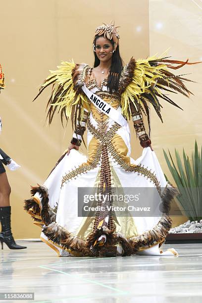 Micaela Reis, Miss Universe Angola 2007 wearing national costume