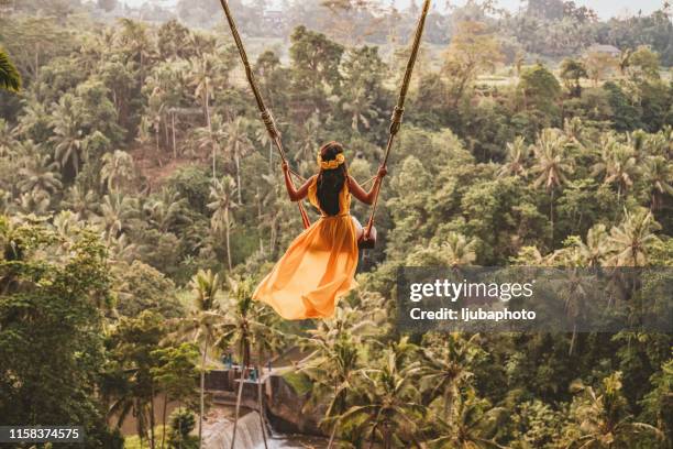 ich hätte nie gedacht, dass das möglich gewesen wäre - indonesia women stock-fotos und bilder