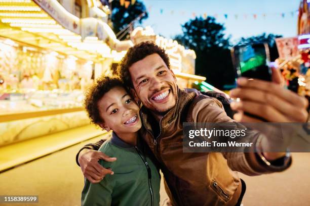 single dad taking selfie with son at the fun fair - festival of remembrance 2019 fotografías e imágenes de stock