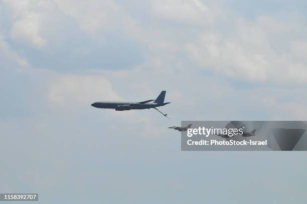 refueling fighter iaf jets in flight - israeli military stock pictures, royalty-free photos & images