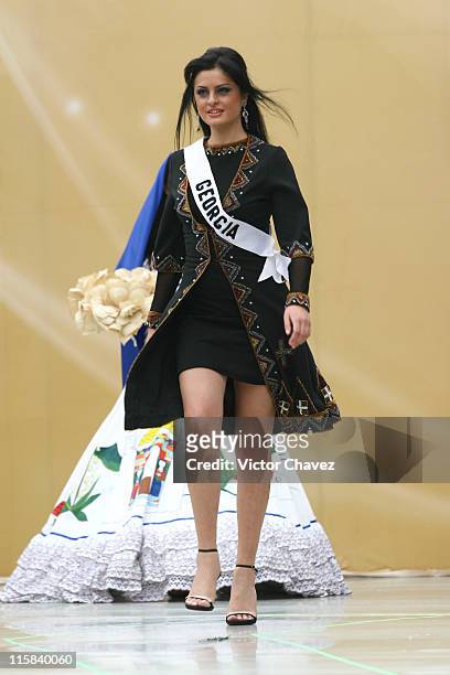 Ana Giogelanshvili, Miss Universe Georgia 2007 wearing national costume