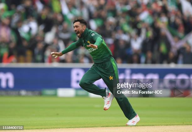 Mohammad Amir of Pakistan celebrates after taking the wicket of Martin Guptill of New Zealand during the Group Stage match of the ICC Cricket World...