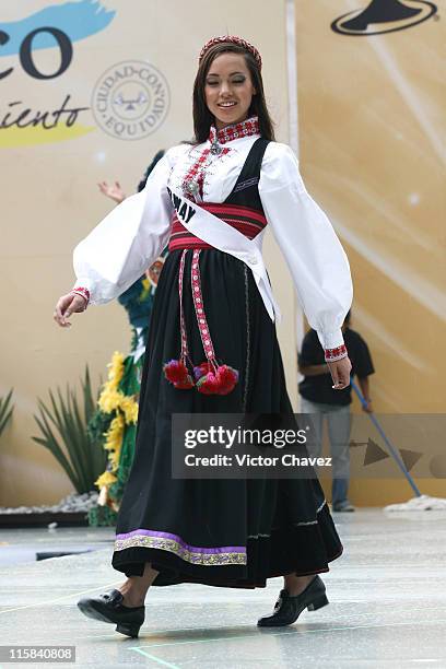 Kirby Ann Basken, Miss Universe Norway 2007 wearing national costume