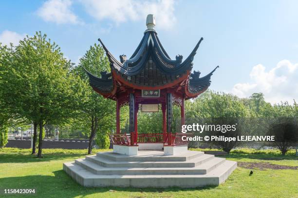 het dam paviljoen in rotterdam - paviljoen stock pictures, royalty-free photos & images