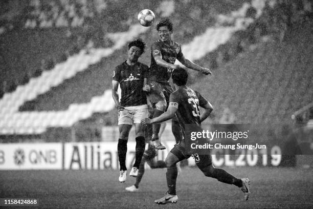 Kim Bo-kyung of Ulsan Hyundai and Yuki Muto of Urawa Red Diamonds compete for the ball during the AFC Champions League round of 16 second leg match...
