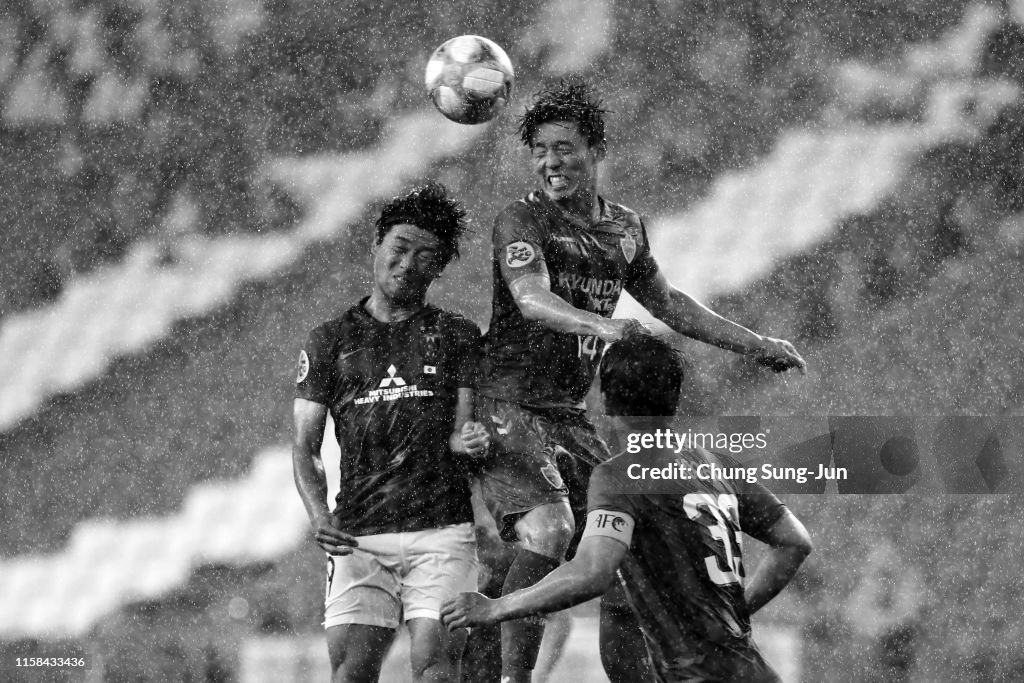 Ulsan Hyundai v Urawa Red Diamonds - AFC Champions League Round of 16 2nd Leg