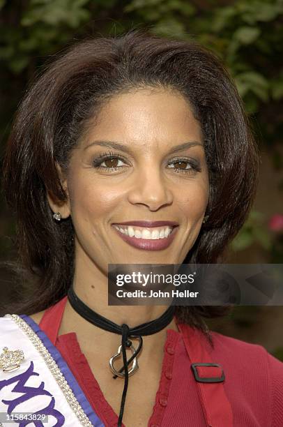 Mrs, California,Tanya Hutchison during Kirk Douglas and Anne Douglas Host the LA Mission's 2005 Thanksgiving Meal at The LA Mission in Los Angeles,...