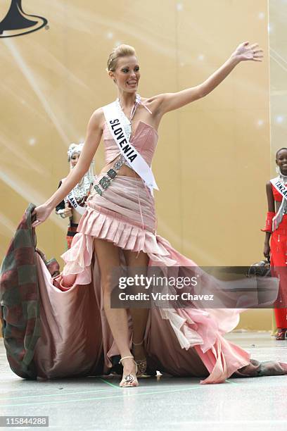 Tjasa Kokalj, Miss Universe Slovenia 2007 wearing national costume