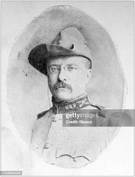 schwarz-weiß-fotos der us-armee: porträt von oberst theodore roosevelt 1898, bevor er präsident der usa wurde - theodore roosevelt us president stock-grafiken, -clipart, -cartoons und -symbole