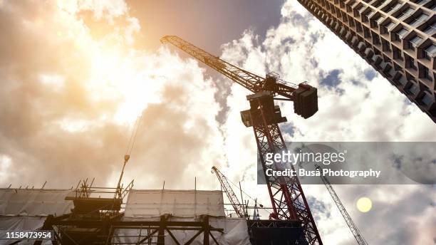 construction crane in the center of london, near the centrepoint highrise building in 1965. london, w1, england - rebuilding fotografías e imágenes de stock