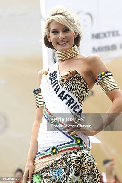 Megan Coleman, Miss Universe South Africa 2007 wearing national costume