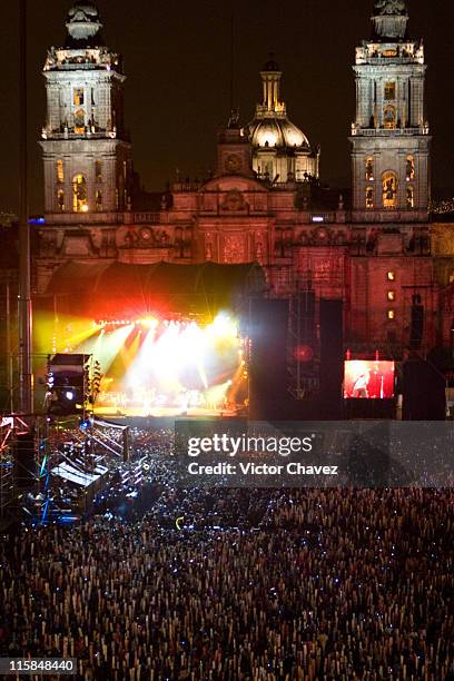 22 Shakira Performs A Free Concert At Zocalo In Mexico City May 27 2007