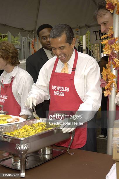 Los Angeles Mayor Antonio Villaraigosa during Kirk Douglas and Anne Douglas Host the LA Mission's 2005 Thanksgiving Meal at The LA Mission in Los...