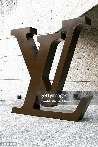 32 Louis Vuitton Exhibition With Photographer Jean Lariviere