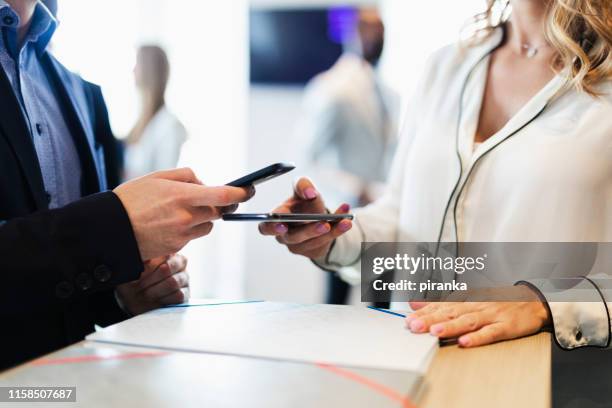 event qr code ticket scanning - código-de-barras imagens e fotografias de stock