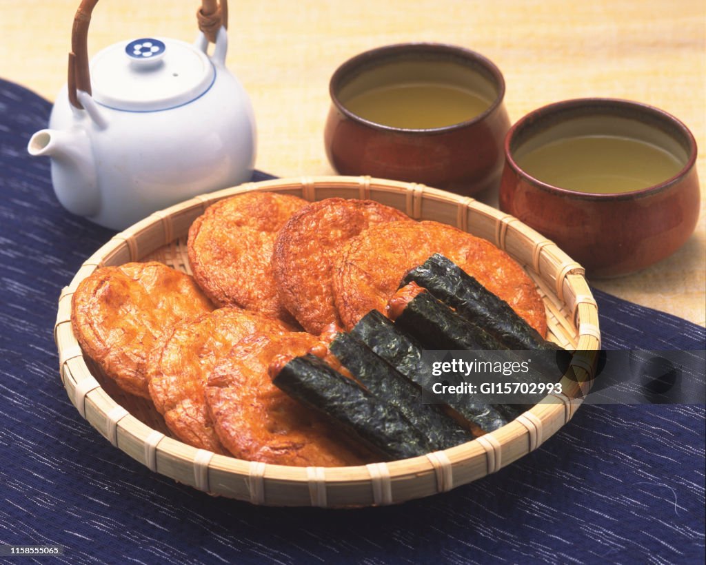 Japanease crackers en groene thee