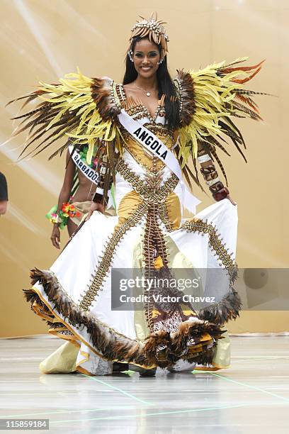 Micaela Reis, Miss Universe Angola 2007 wearing national costume