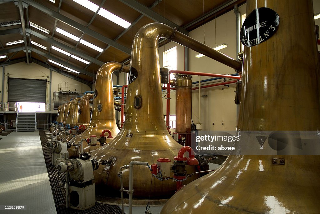 Distillerie de Whisky écossais intérieur avec les images fixes