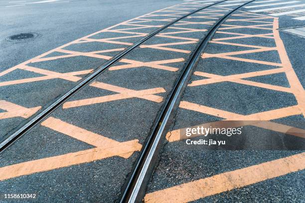 light rail track on city road - wuhan 個照片及圖片檔