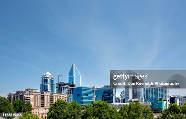 skyscrapers in downtown charlotte - north carolina fotografías e imágenes de stock