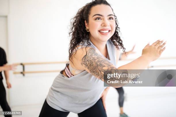 woman dancing at fitness club - fat woman dancing stockfoto's en -beelden