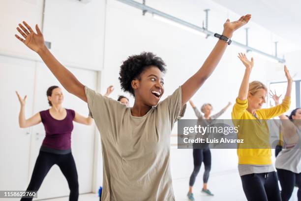 multi-ethnic women dancing in fitness club - fat woman dancing stockfoto's en -beelden