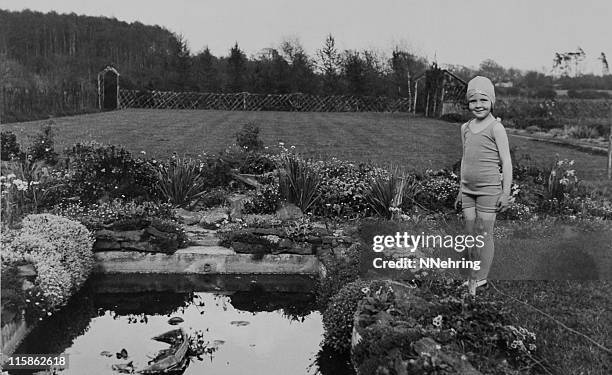 girl by garden pond 1930, retro - 1930 stockfoto's en -beelden