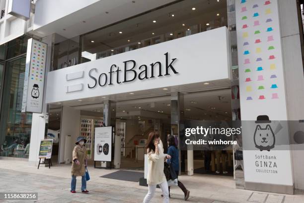 softbank flagship store en japón - softbank fotografías e imágenes de stock