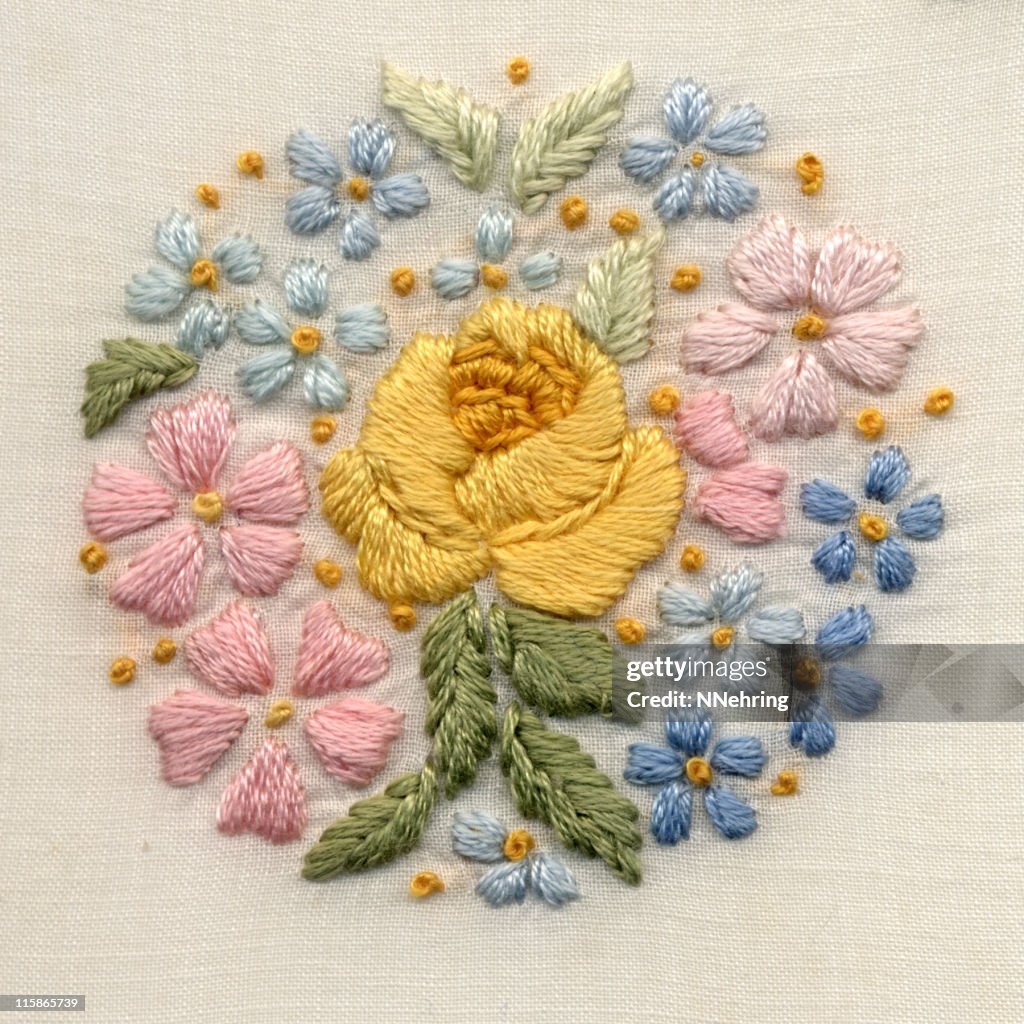 Hand mit Blumenmotiv