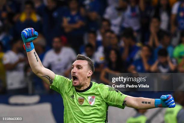 Franco Armani goalkeeper of River Plate celebrates after saving a penalty during a shootout after a match between Cruzeiro and River Plate as part of...