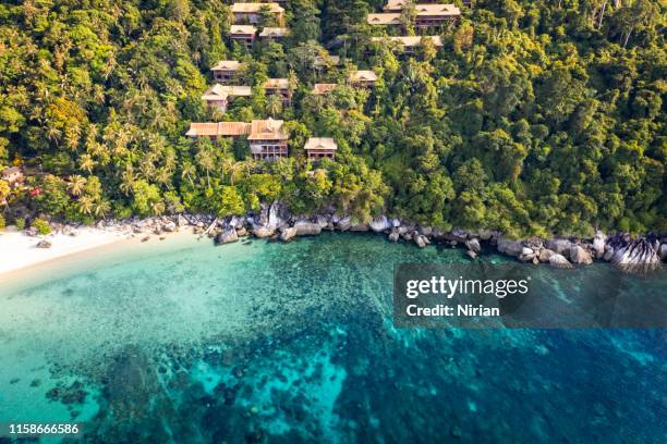 vista aérea de la isla de tioman - malaysia fotografías e imágenes de stock
