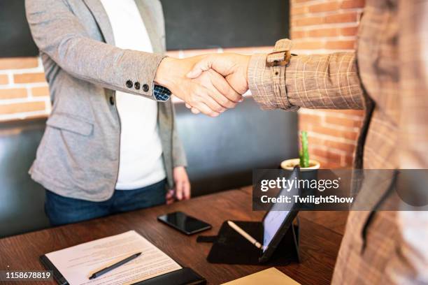 Customer Risk Handshake 1,047 Handshake Broker Stock Photos, High-Res Pictures, and Images ...