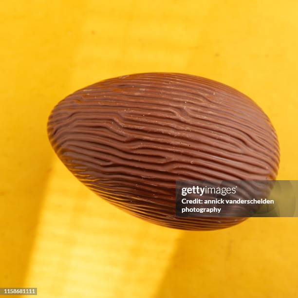 chocolate easter egg - chocolate easter egg stock pictures, royalty-free photos & images