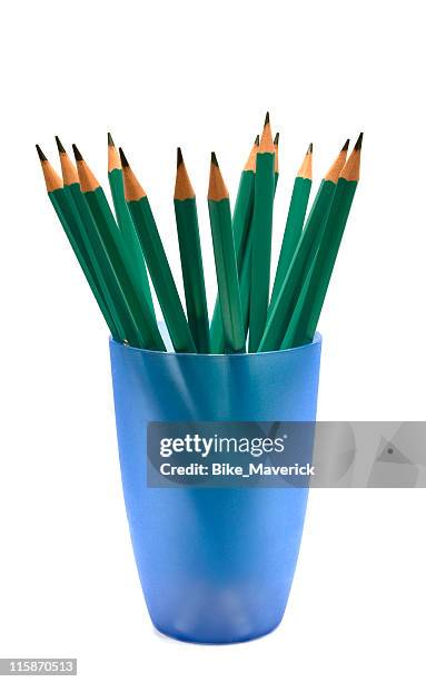 green pencils in blue cup - blue cup stockfoto's en -beelden