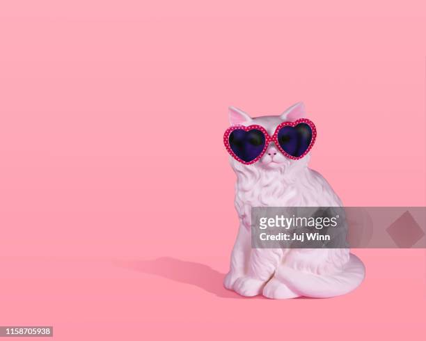 cat wearing sunglasses - ceramic designs stockfoto's en -beelden