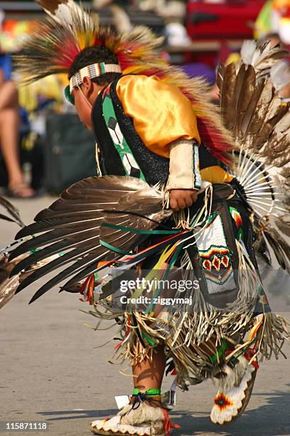 young native american dancer - mayan people stockfoto's en -beelden