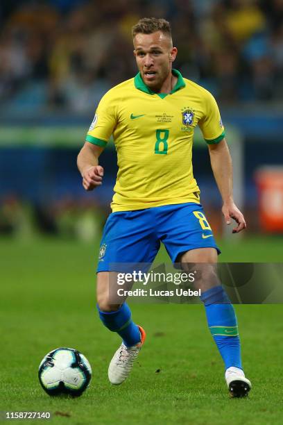 Arthur of Brazil controls the ball during the Copa America Brazil 2019 quarterfinal match between Brazil and Paraguay at Arena do Gremio on June 27,...