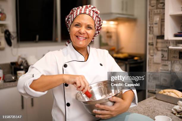 patissier - confectioner preparing sweets - pastry chef stock pictures, royalty-free photos & images