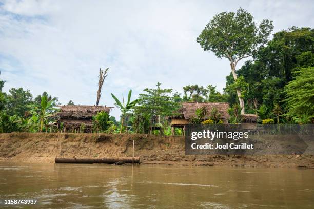 village in east sepik province, papua new guinea - sepik imagens e fotografias de stock