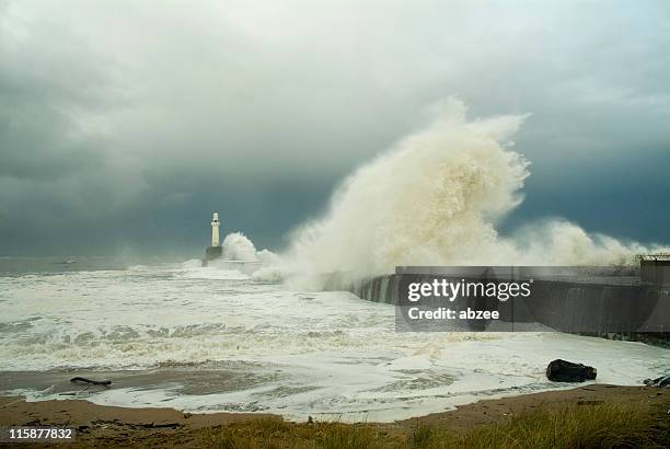 fantástico poder do mar - grampian   scotland imagens e fotografias de stock