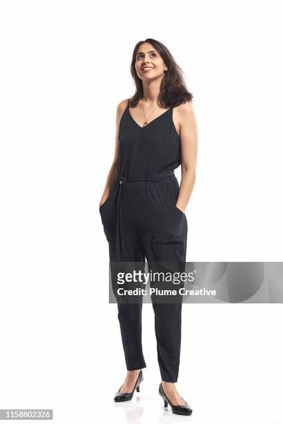 portrait of woman in studio - full body isolated stockfoto's en -beelden
