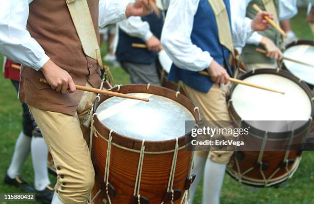 colonial drum corp - amerikaanse onafhankelijkheidsoorlog stockfoto's en -beelden