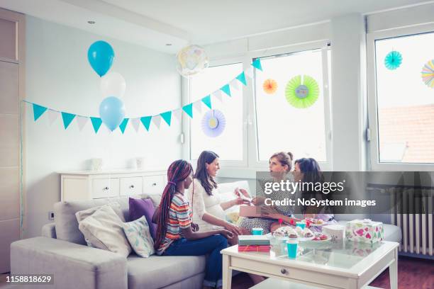 baby shower party girls - cha de bebe imagens e fotografias de stock