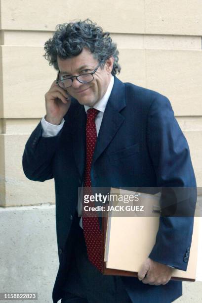 Le ministre délégué à la Ville Jean-Louis Borloo arrive, le 04 septembre 2003 à l'hôtel Matignon à Paris, pour assister au séminaire gouvernemental...