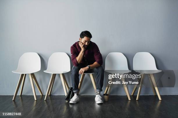 ich langweile mich und warte auf sie - abwarten stock-fotos und bilder