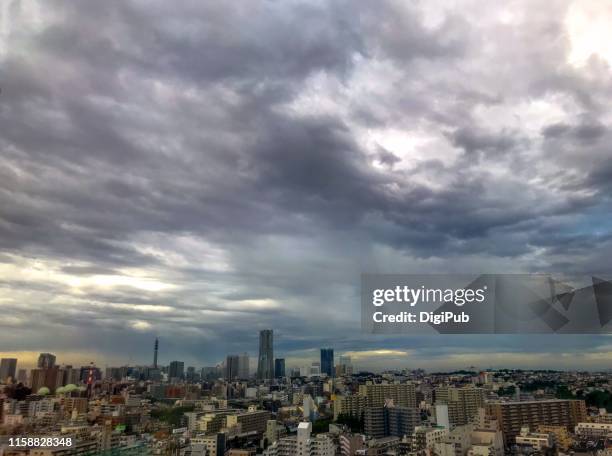 yokohama under clouds aerial view in the afternoon - la tarde fotografías e imágenes de stock