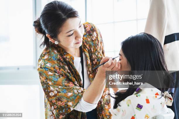 24 374点のメイクアップアーティストのストックフォト Getty Images 24 374点のメイクアップアーティストのストックフォト Getty Images